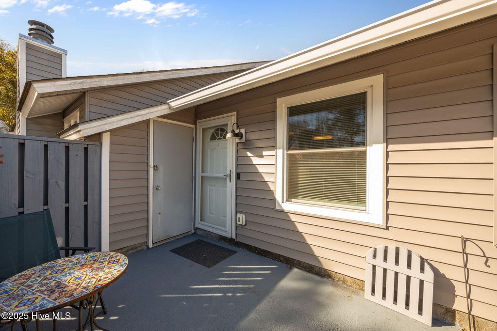 Photo of 9 Mulberry Lane, New Bern, NC 28562 (MLS # 100545725)