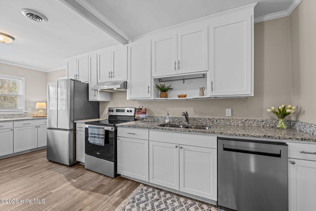 Photo of 1608 Colonial Way, New Bern, NC 28560 (MLS # 100556055)