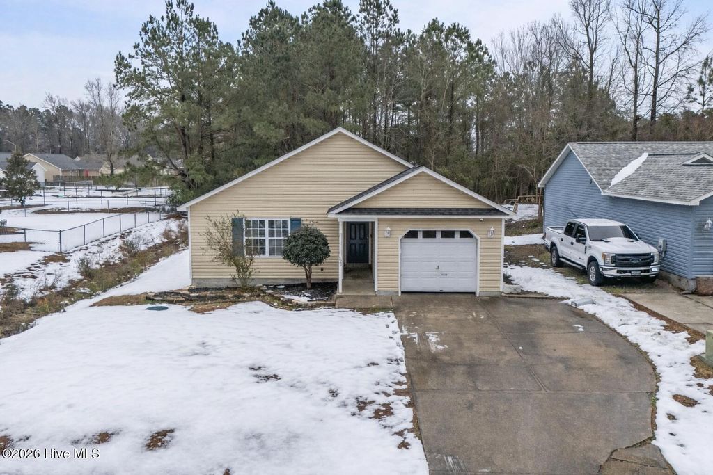 Photo of 121 Oakley Drive, New Bern, NC 28560 (MLS # 100553145)
