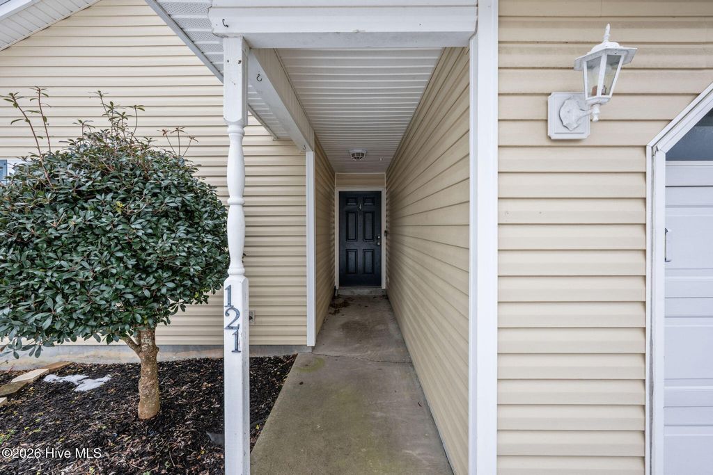 Photo of 121 Oakley Drive, New Bern, NC 28560 (MLS # 100553145)
