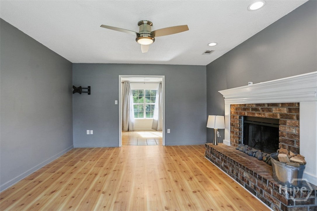 400 Greenwich Drive