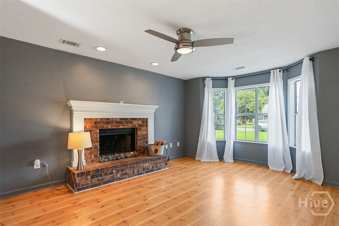 400 Greenwich Drive