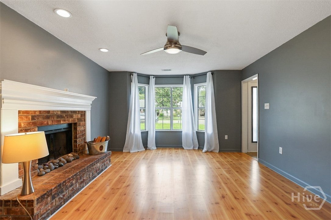 400 Greenwich Drive