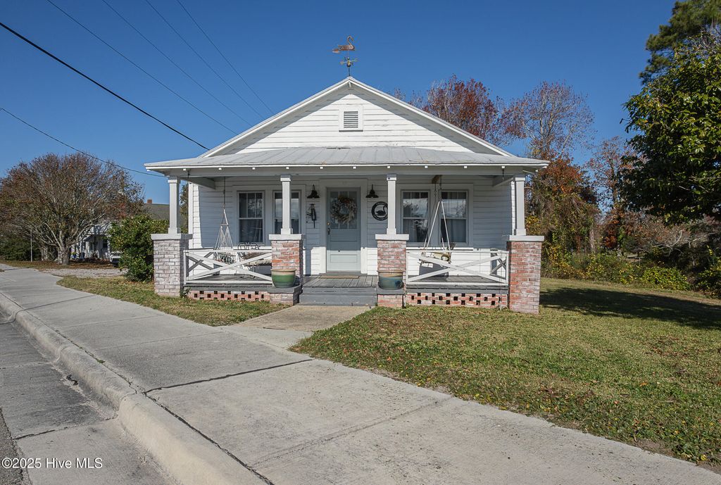 Photo of 520 W Corbett Avenue, Swansboro, NC 28584 (MLS # 100544224)