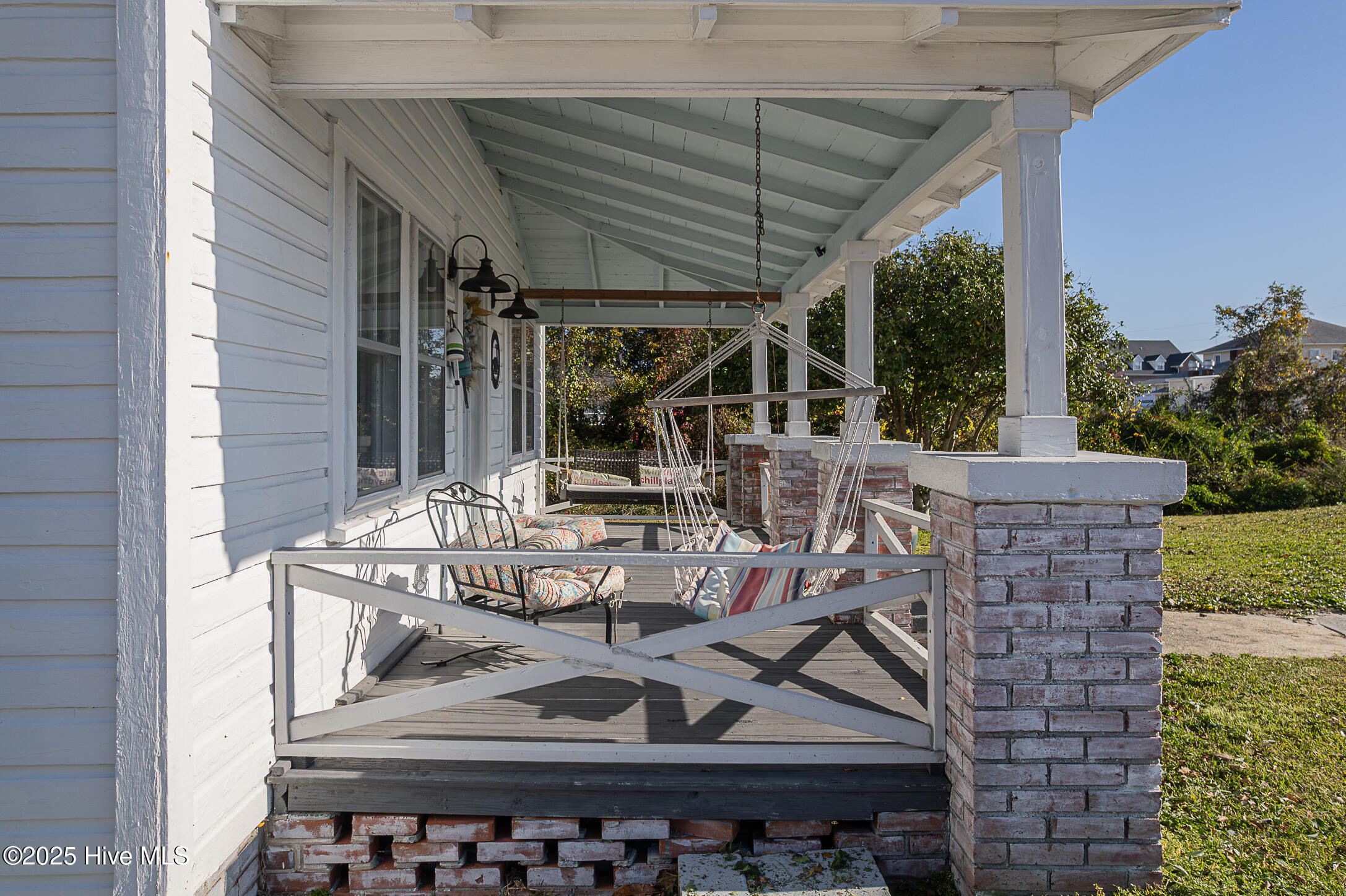 520 W Corbett Avenue