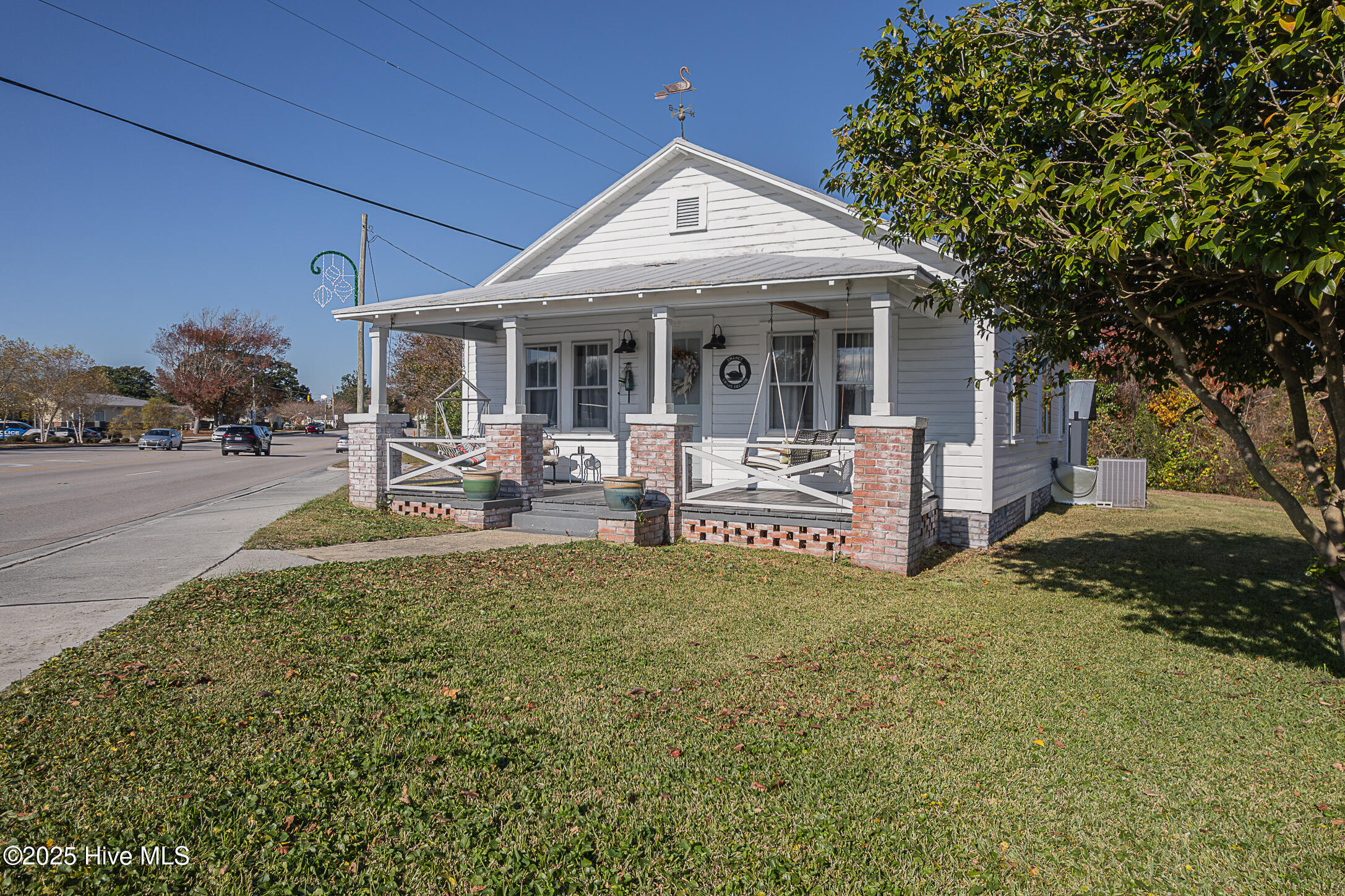 520 W Corbett Avenue