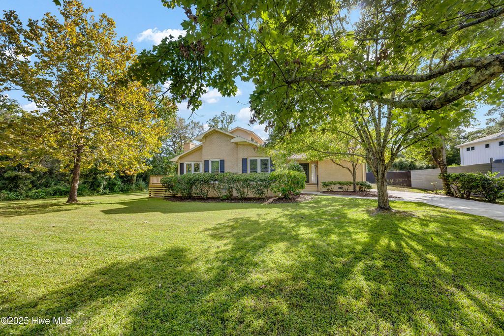 Photo of 103 Herring Drive, Southport, NC 28461 (MLS # 100553519)