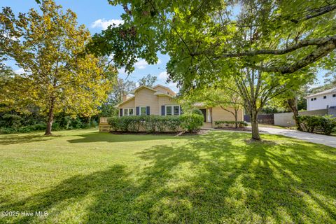 Photo of 103 Herring Drive, Southport, NC 28461 (MLS # 100553519)