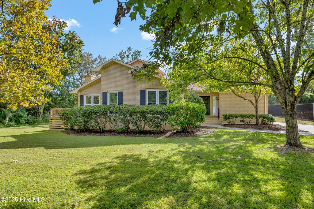 Photo of 103 Herring Drive, Southport, NC 28461 (MLS # 100553519)