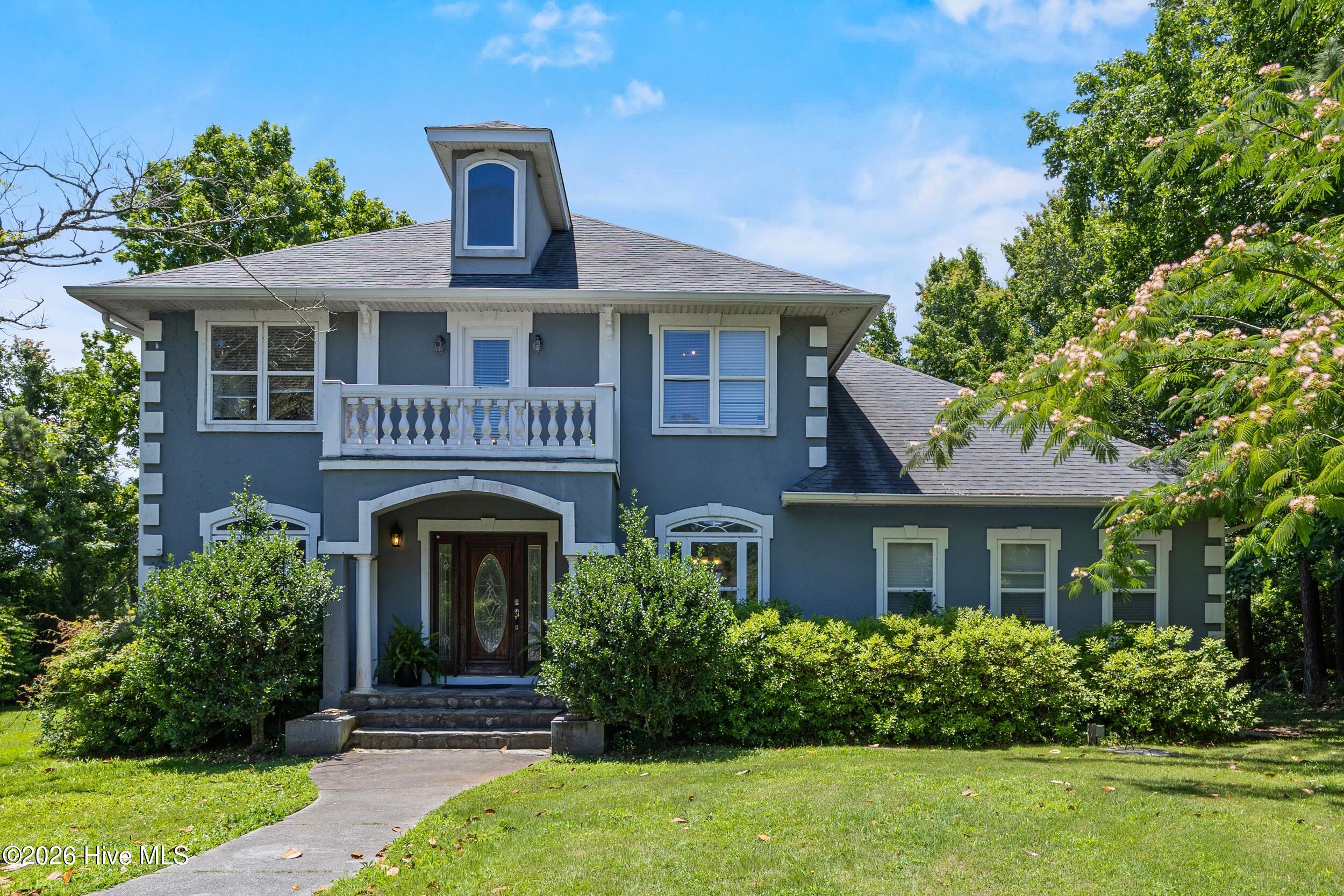 113 Dolphin Circle