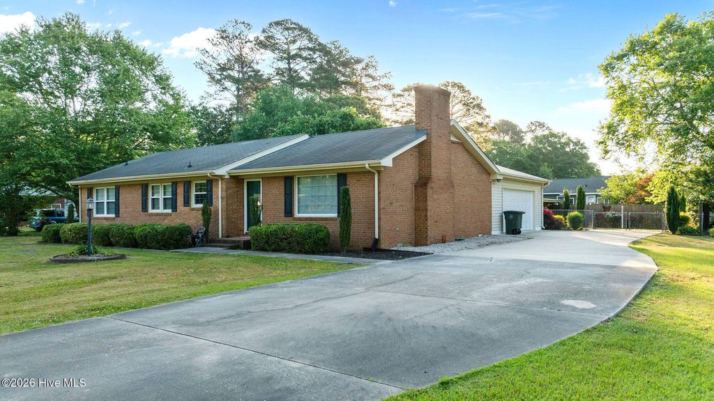 Photo of 307 Forest Drive, La Grange, NC 28551 (MLS # 100569281)