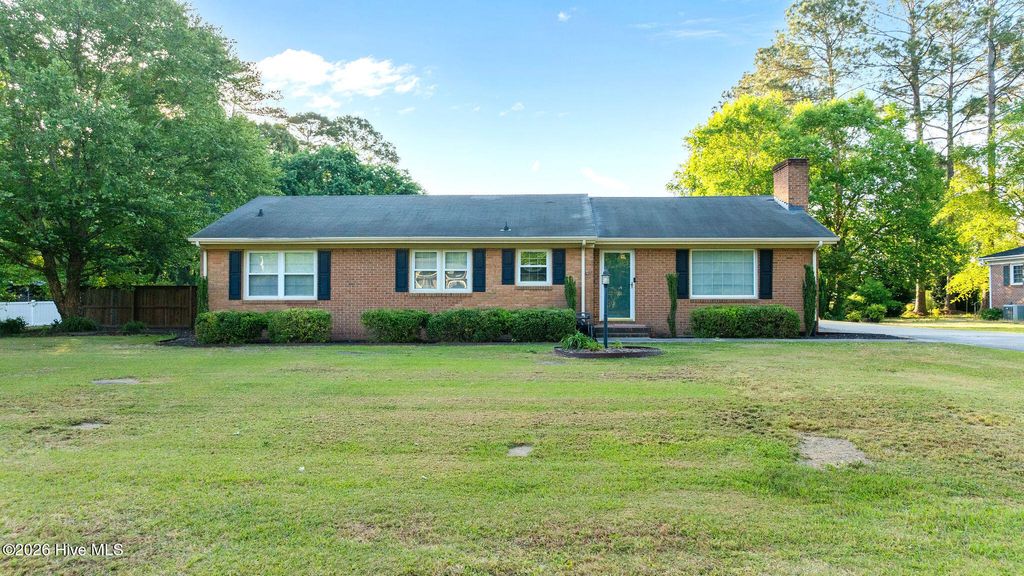 Photo of 307 Forest Drive, La Grange, NC 28551 (MLS # 100569281)