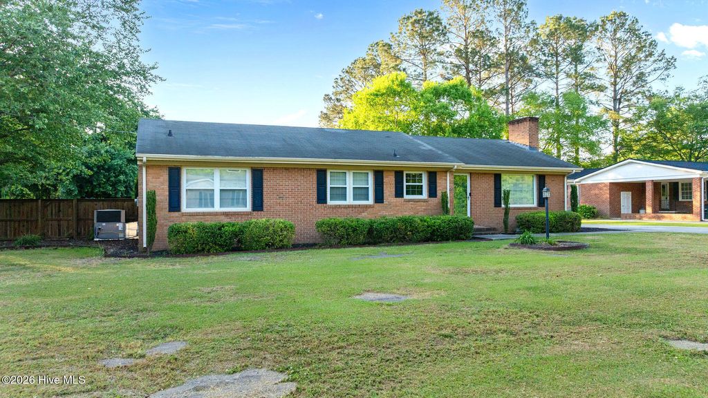 Photo of 307 Forest Drive, La Grange, NC 28551 (MLS # 100569281)