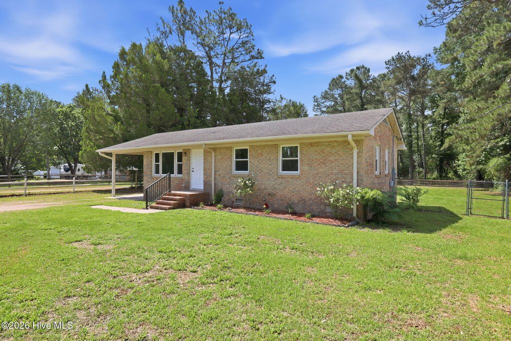 Photo of 1040 Broad Creek Road, New Bern, NC 28560 (MLS # 100577159)