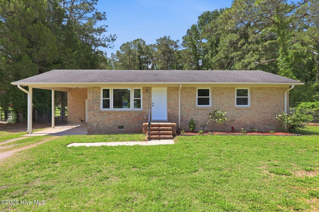 Photo of 1040 Broad Creek Road, New Bern, NC 28560 (MLS # 100577159)
