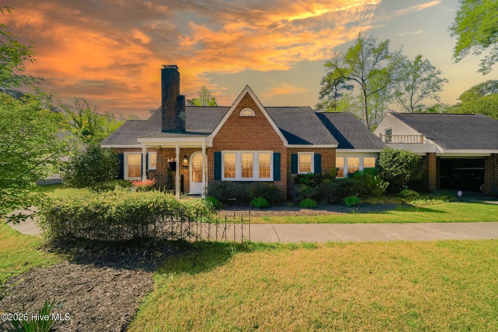 Photo of 1521 W Queen Street, Edenton, NC 27932 (MLS # 100564235)