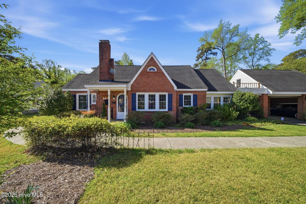 Photo of 1521 W Queen Street, Edenton, NC 27932 (MLS # 100564235)