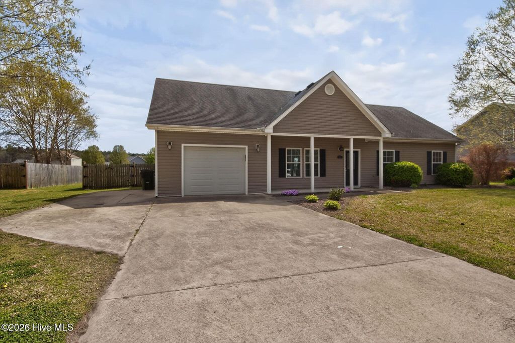 Photo of 231 Laurel Woods Way, Currituck, NC 27929 (MLS # 100564155)
