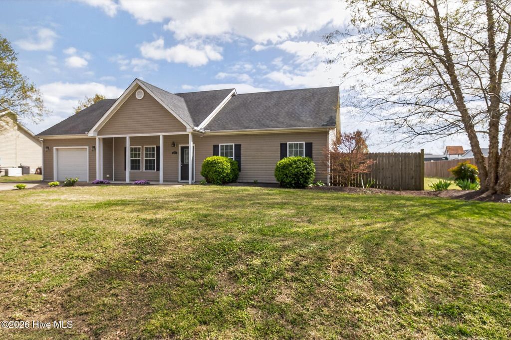 Photo of 231 Laurel Woods Way, Currituck, NC 27929 (MLS # 100564155)