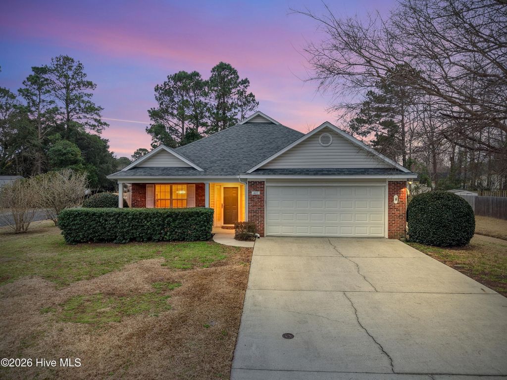 Photo of 401 Foxwood Lane, Wilmington, NC 28409 (MLS # 100558212)
