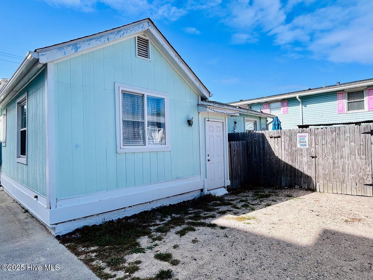 Carolina Beach, North Carolina 28428, United States, 2 Bedrooms Bedrooms, ,2 BathroomsBathrooms,Residential,Active,255893