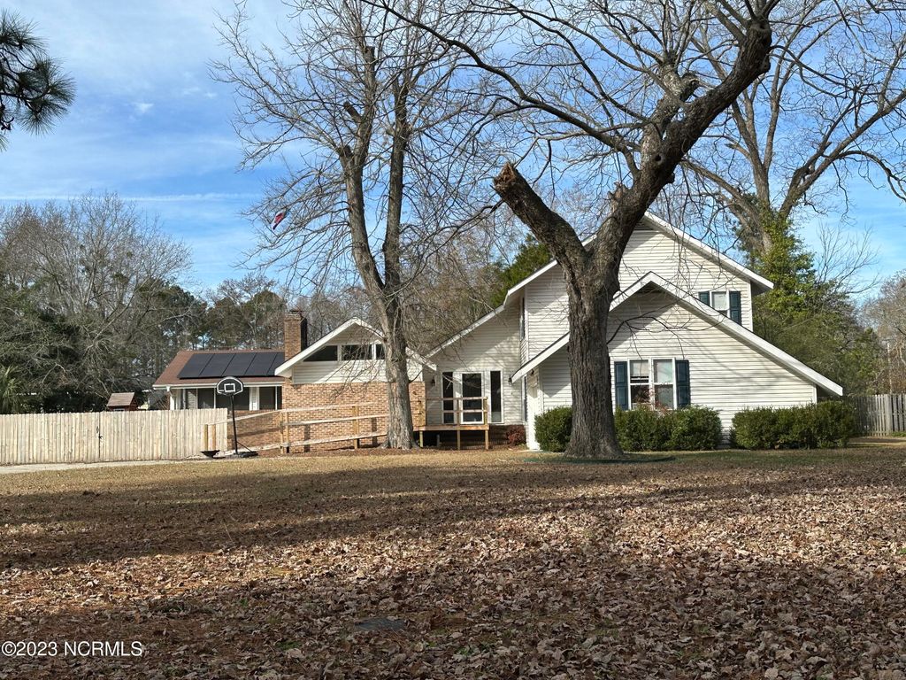 Photo of 707 Highland Drive, Laurinburg, NC 28352 (MLS # 100418469)