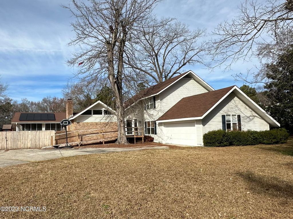 Photo of 707 Highland Drive, Laurinburg, NC 28352 (MLS # 100418469)