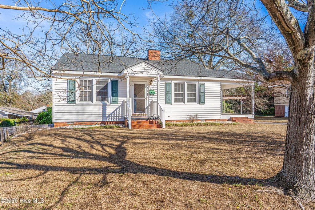 Photo of 908 Jefferson Street, Hamlet, NC 28345 (MLS # 100549456)