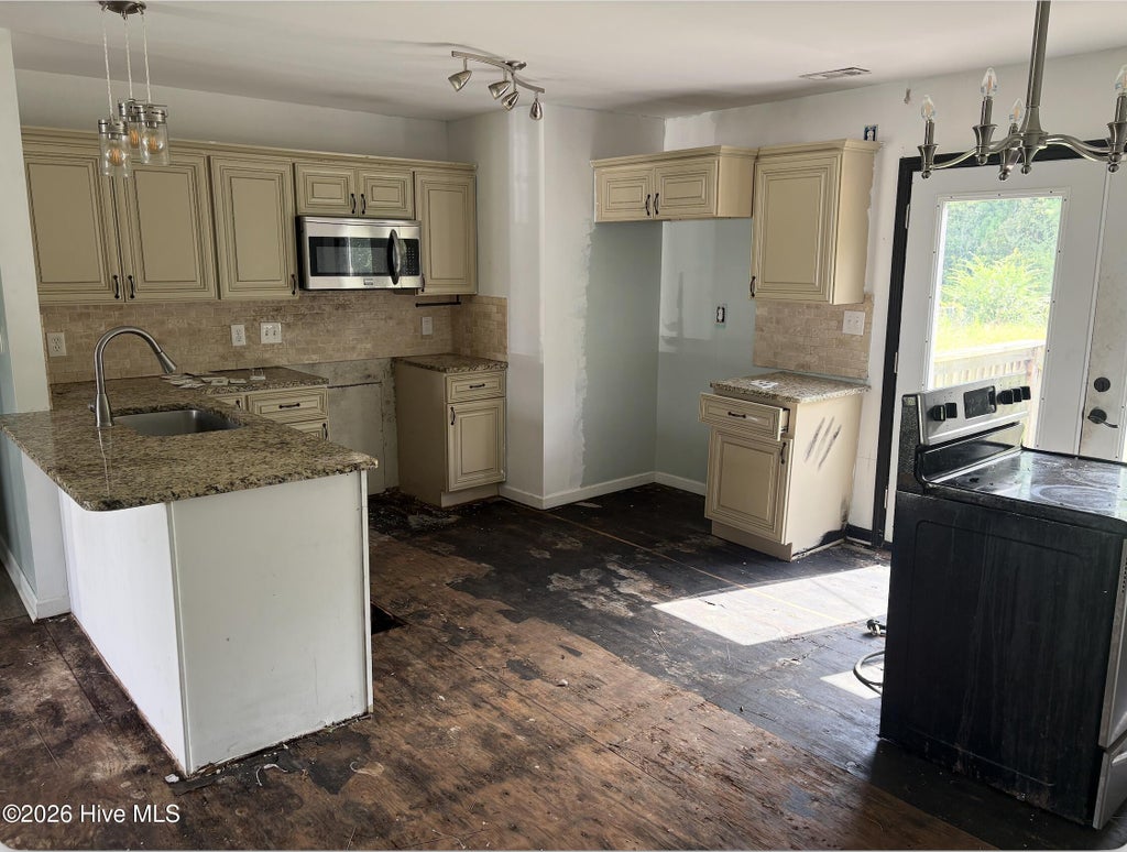 Photo of 5 Crown Point Road, Hubert, NC 28539 (MLS # 100594190)