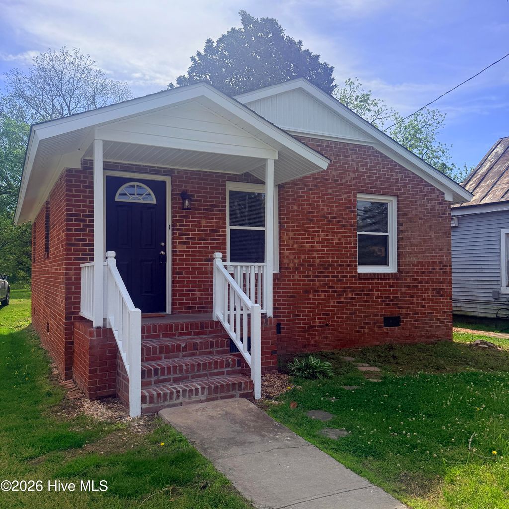 Photo of 406 N Granville Street, Edenton, NC 27932 (MLS # 100566695)