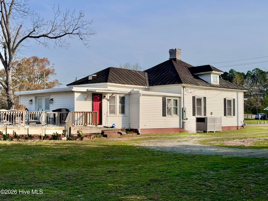 Photo of 3405 Oaks Road, New Bern, NC 28560 (MLS # 100561841)