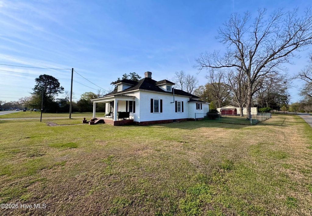 Photo of 3405 Oaks Road, New Bern, NC 28560 (MLS # 100561841)