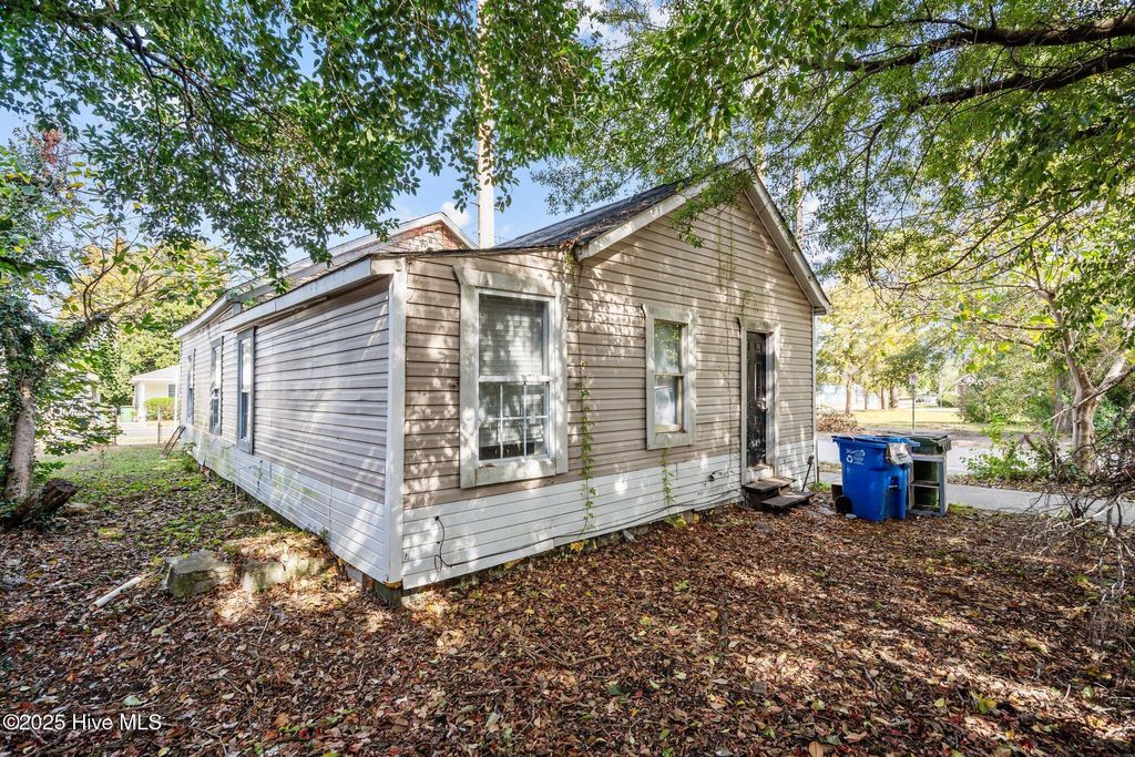Photo of 922 Dock Street, Wilmington, NC 28401 (MLS # 100489469)