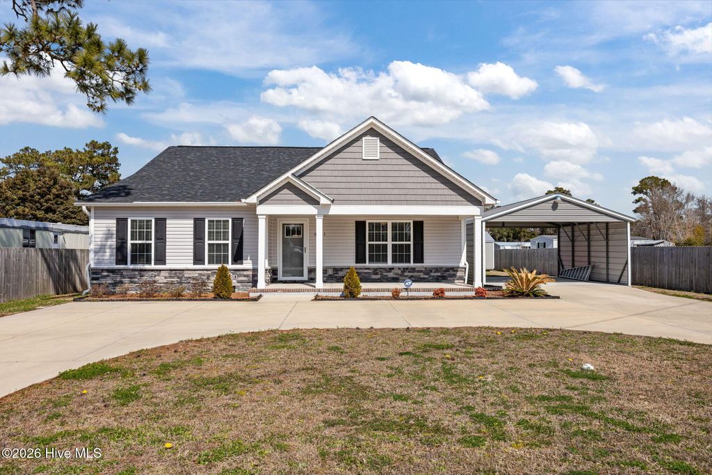 Photo of 621 W Beaufort Road, Beaufort, NC 28516 (MLS # 100558257)
