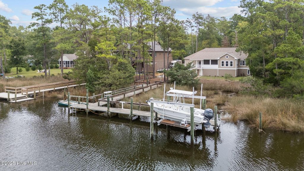 Photo of 402 Whittaker Point Road, Oriental, NC 28571 (MLS # 100536325)