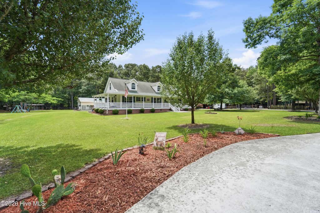 Photo of 295 Mayberry Lane, Richlands, NC 28574 (MLS # 100573846)