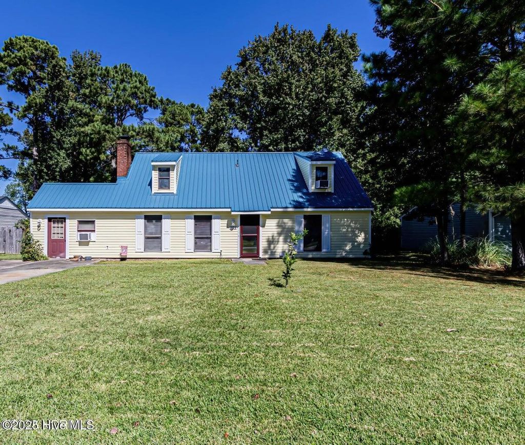 Photo of 105 Woodside Court, Jacksonville, NC 28546 (MLS # 100516067)