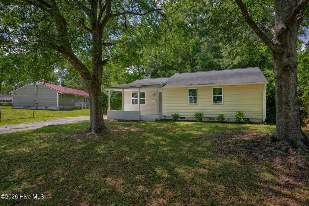 Photo of 901 Davis Street, Jacksonville, NC (MLS # 100572972)