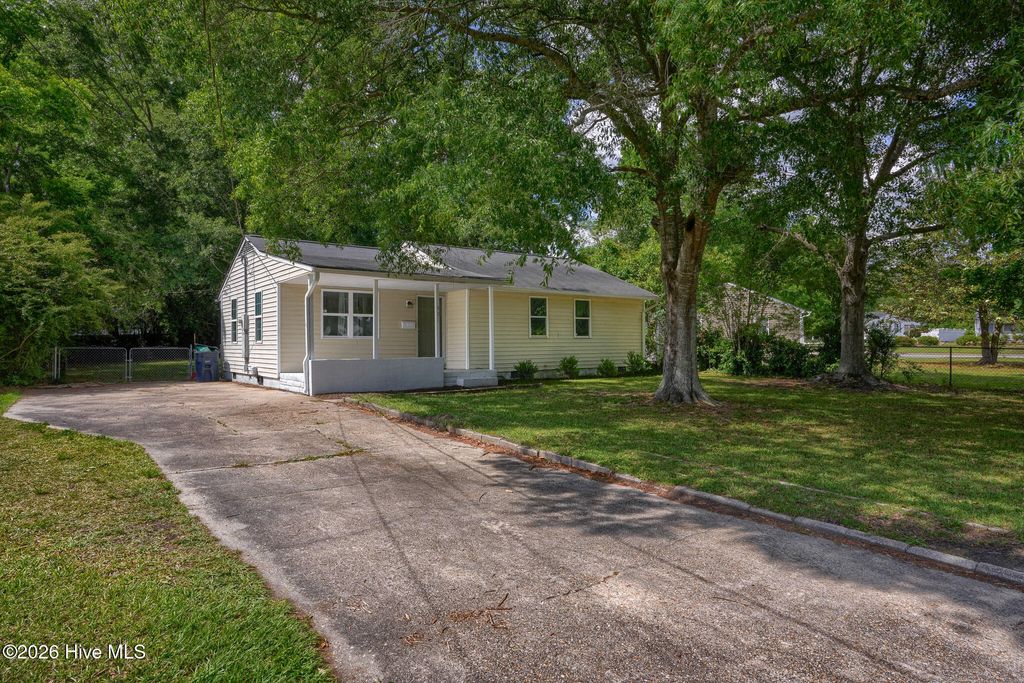 Photo of 901 Davis Street, Jacksonville, NC (MLS # 100572972)