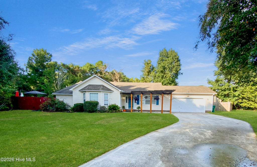 Photo of 102 Donna Court, Hubert, NC 28539 (MLS # 100603197)