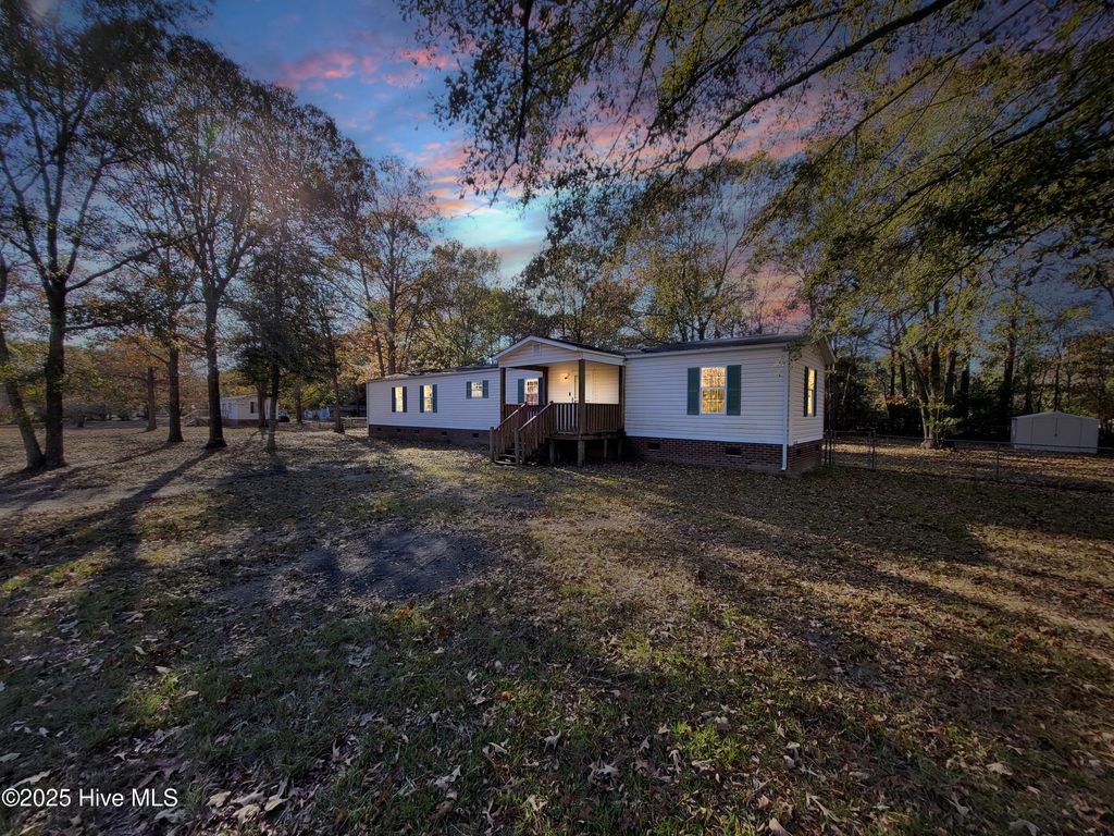 Photo of 119 Edgewater Lane, Richlands, NC 28574 (MLS # 100540995)