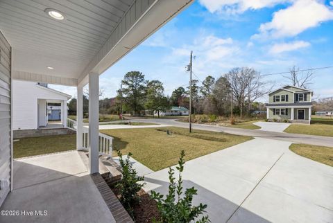 Tiny photo for 709 W Hayes Street, Burgaw, NC 28425 (MLS # 100559895)