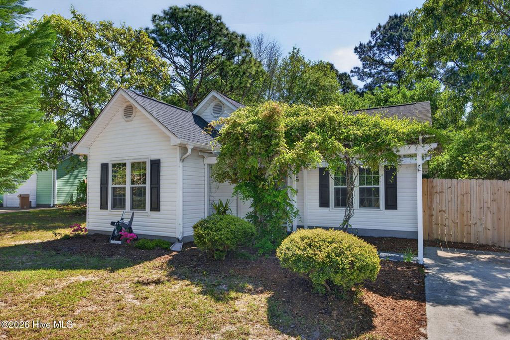Photo of 315 Tangle Oaks Court SE, Leland, NC 28451 (MLS # 100567464)