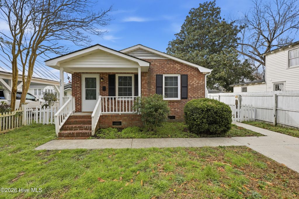 Photo of 205 W Gale Street, Edenton, NC 27932 (MLS # 100559618)