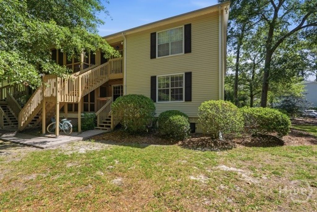 Photo of 401 N Cromwell Road #D2, Savannah, GA 31410 (MLS # SA358750)