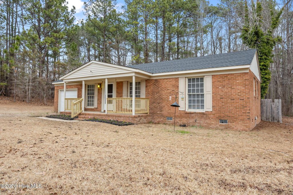Photo of 226 Lakeview Drive, Spring Lake, NC 28390 (MLS # 100557601)