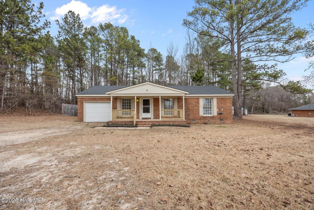 Photo of 226 Lakeview Drive, Spring Lake, NC 28390 (MLS # 100557601)