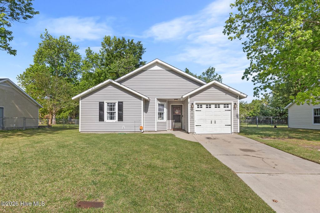 Photo of 411 Hunting Green Drive, Jacksonville, NC 28546 (MLS # 100569037)