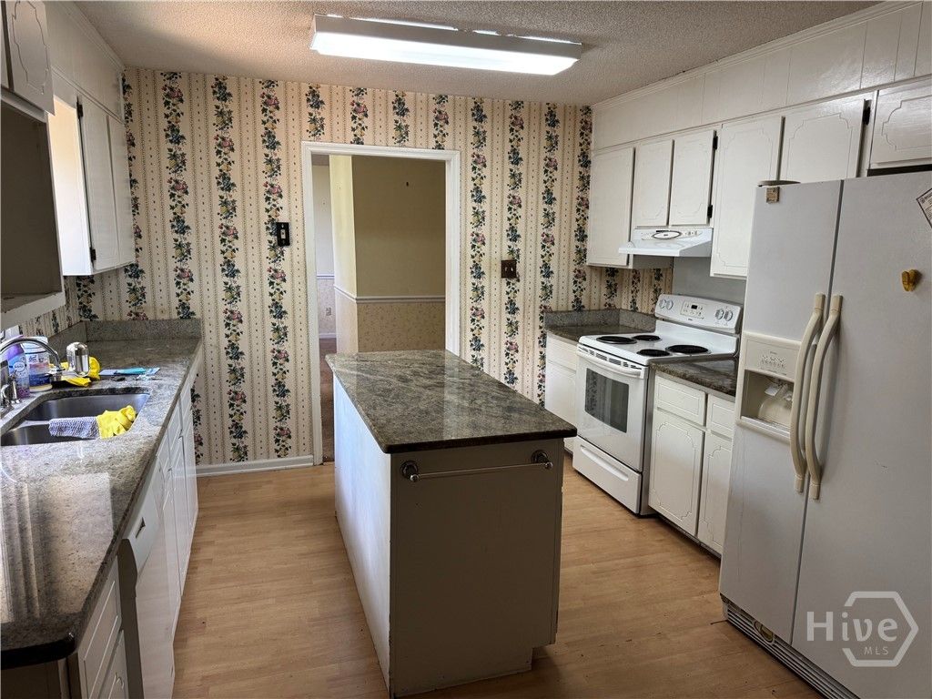 Photo of 2 Moss Pointe Court, Savannah, GA 31410 (MLS # SA352902)