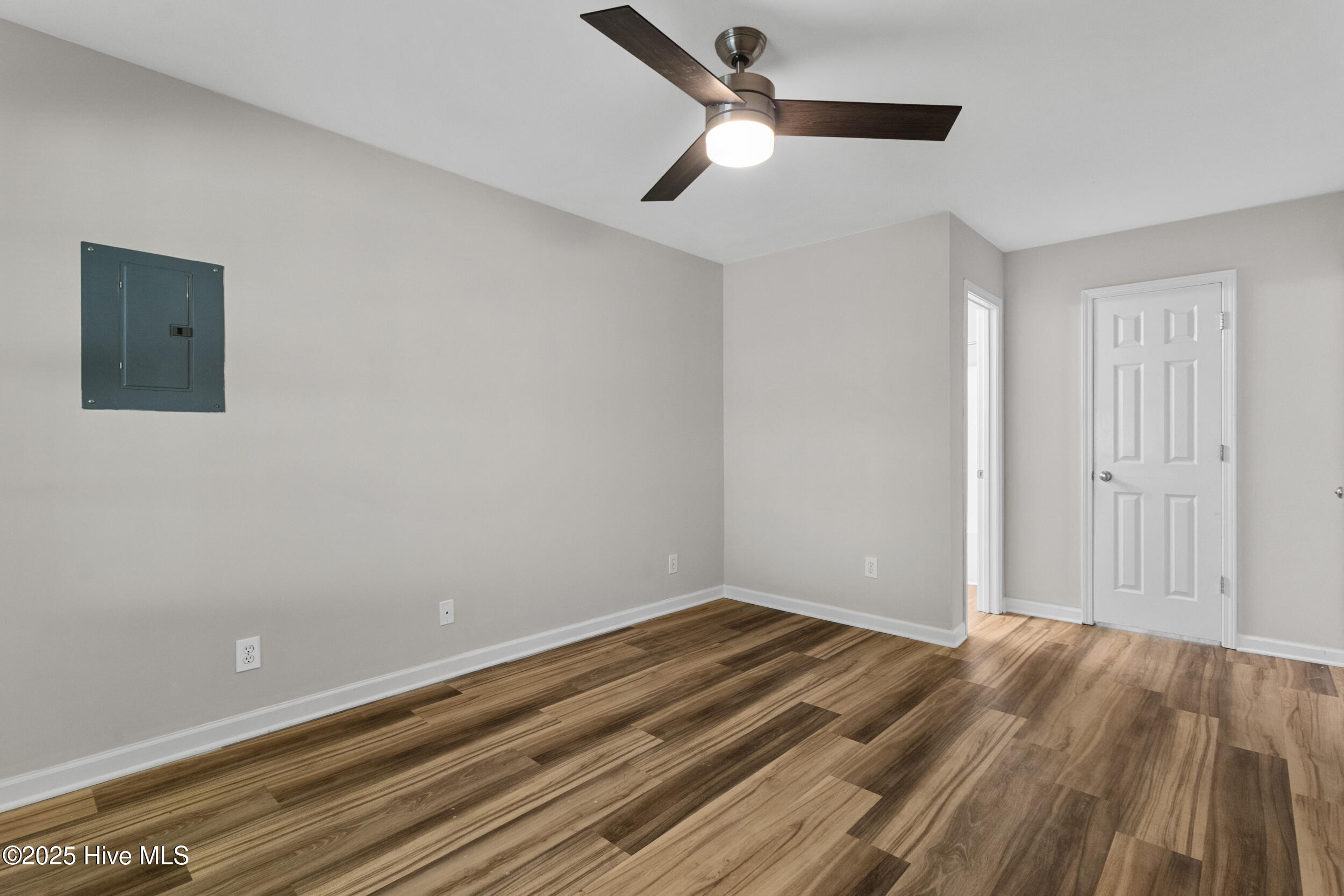 Wilmington, North Carolina 28405, United States, 2 Bedrooms Bedrooms, ,2 BathroomsBathrooms,Residential,Pending,255960